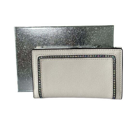 NWT Kate Spade White Wallet with Silver  accents. Includes gift 🎁 box - Picture 2 of 15